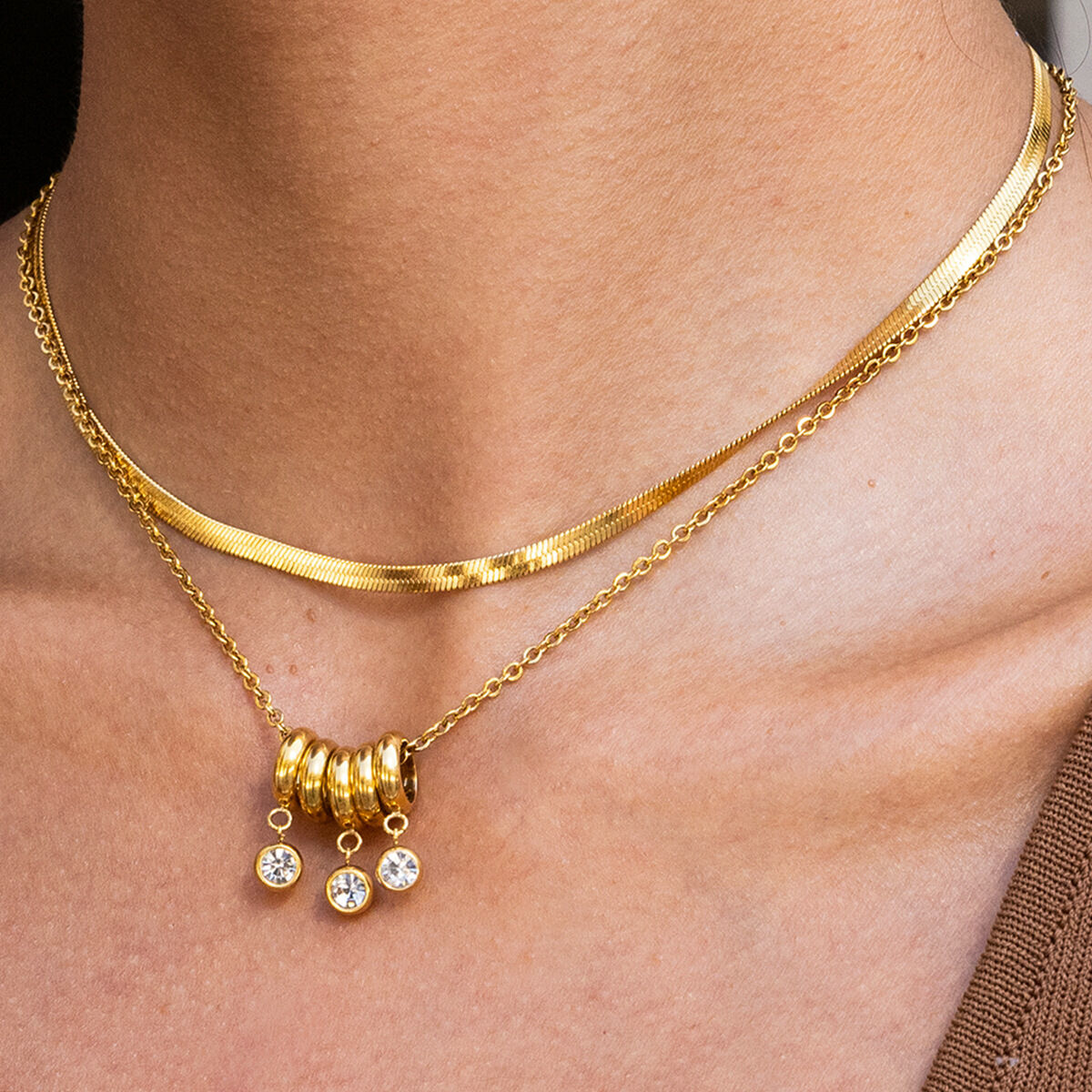 1 pezzo di collana con ciondolo da donna color oro impermeabile in acciaio inossidabile a forma di cerchio di lusso 2