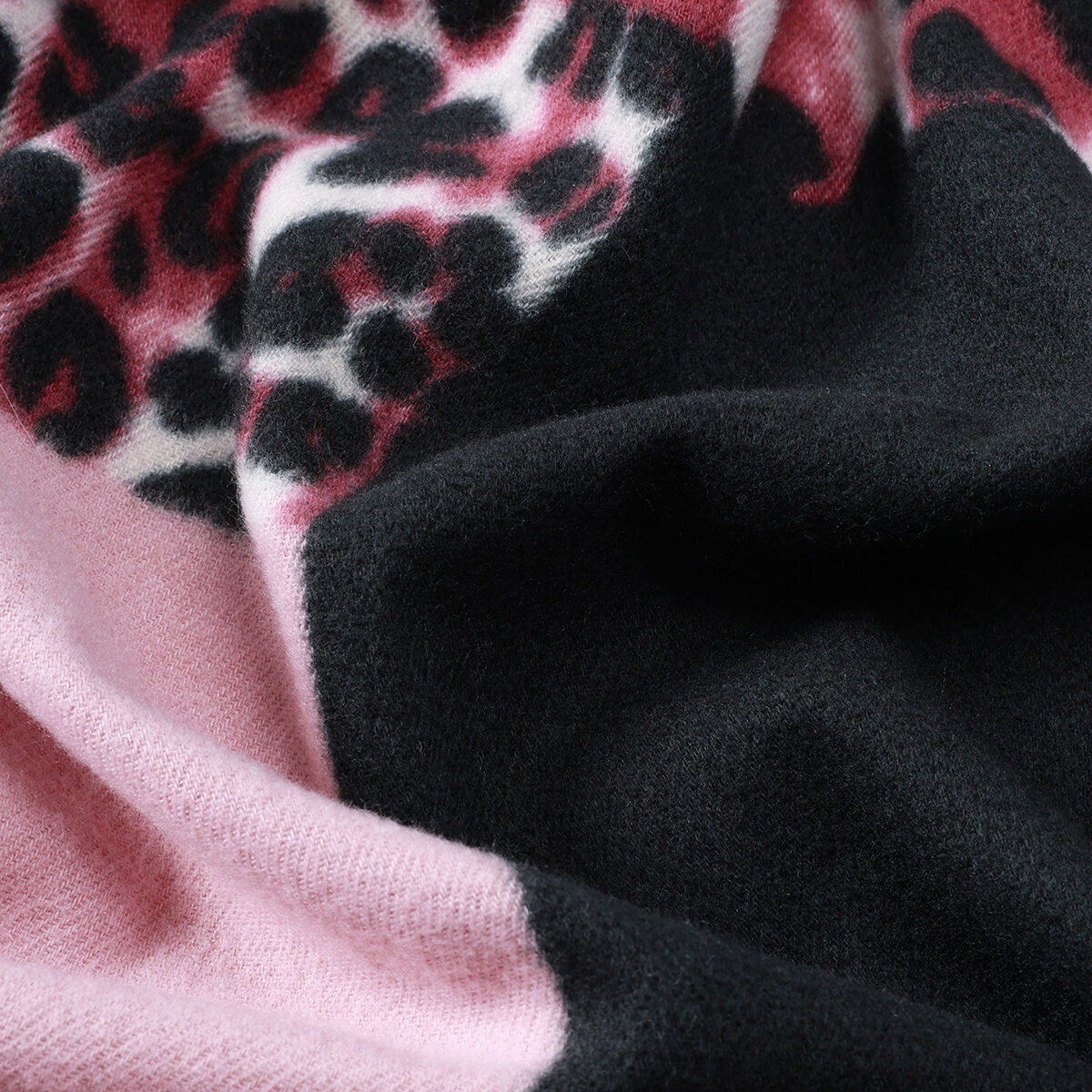 1 Piece Classic Leopard Print Rayon Women's Winter Scarves h5 Picture3