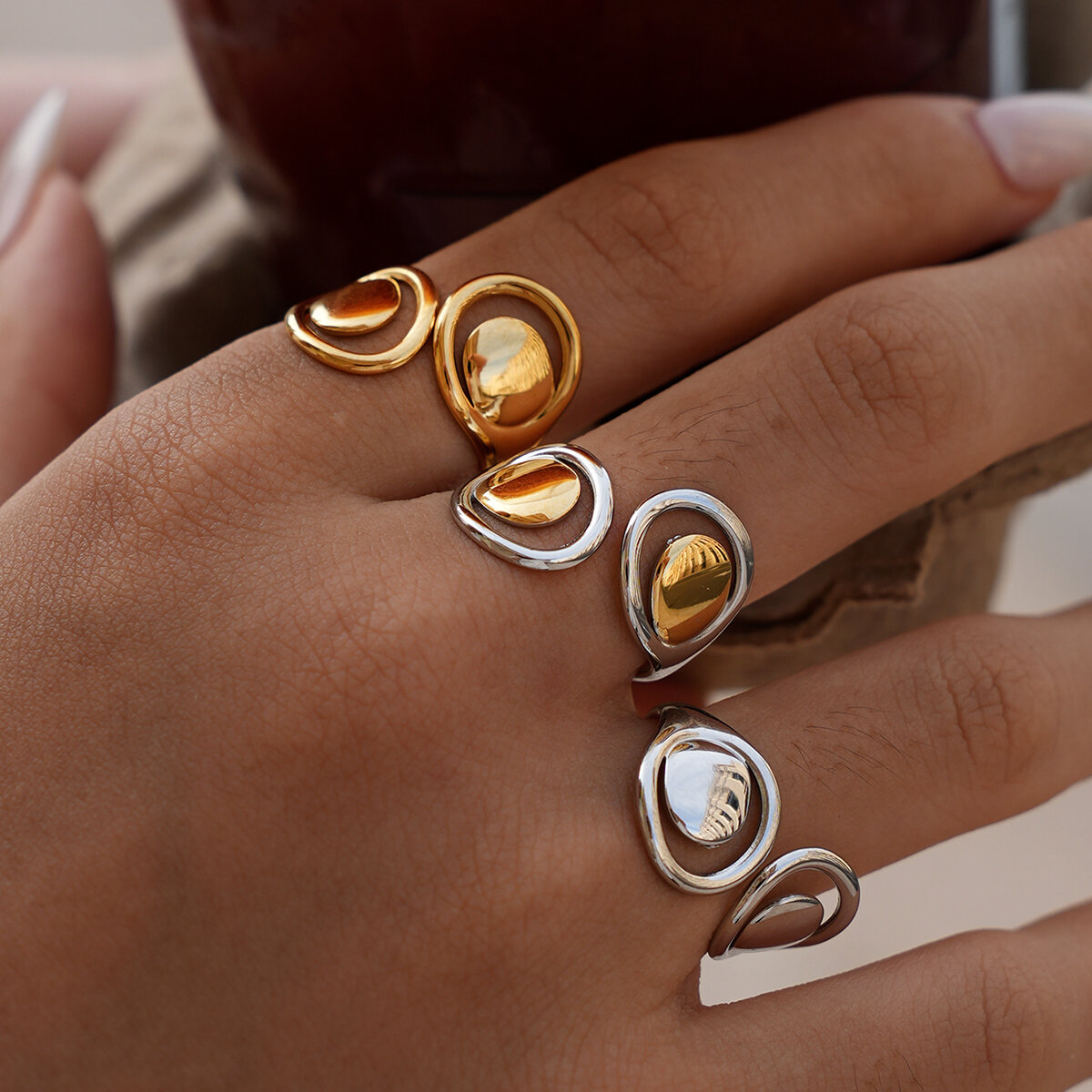 Anillos de acero inoxidable huecos minimalistas de moda vintage para mujer, resistentes al agua, 1 pieza h5 Imagen4