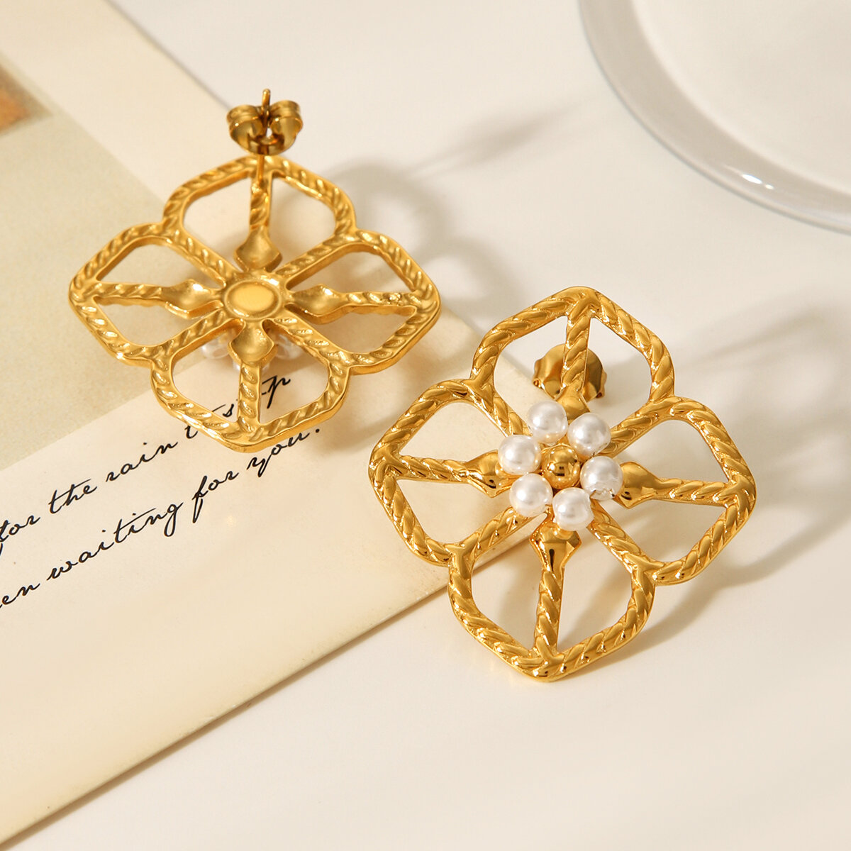 1 Pair Flower Stainless Steel Waterproof Gold Color Pearl Women's Stud Earrings h5Picture6