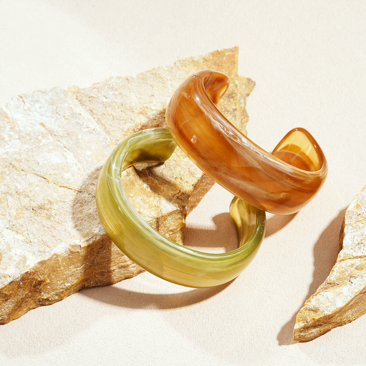 1 pezzo di braccialetti a polsino da donna in acrilico con sfumature di colore semplici Immagine4