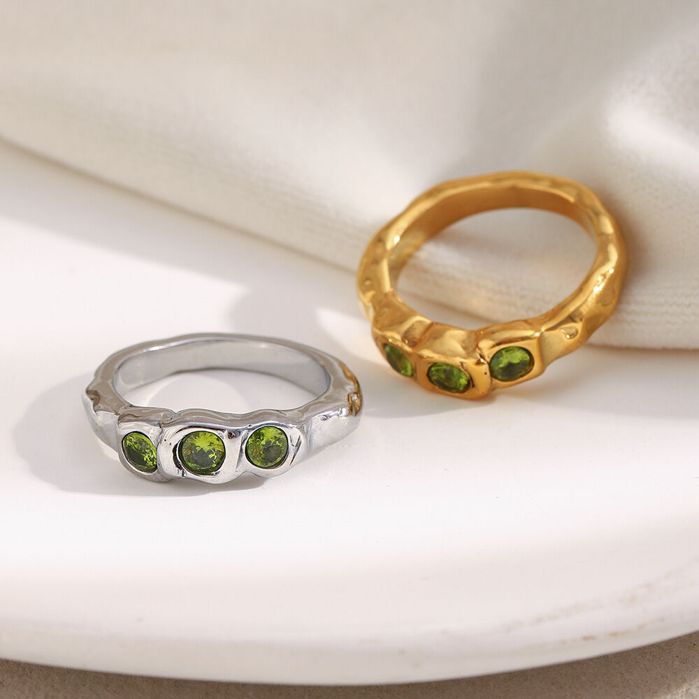 1 eleganter, wasserdichter Damenring aus Edelstahl in Goldfarbe mit Zirkonia 2