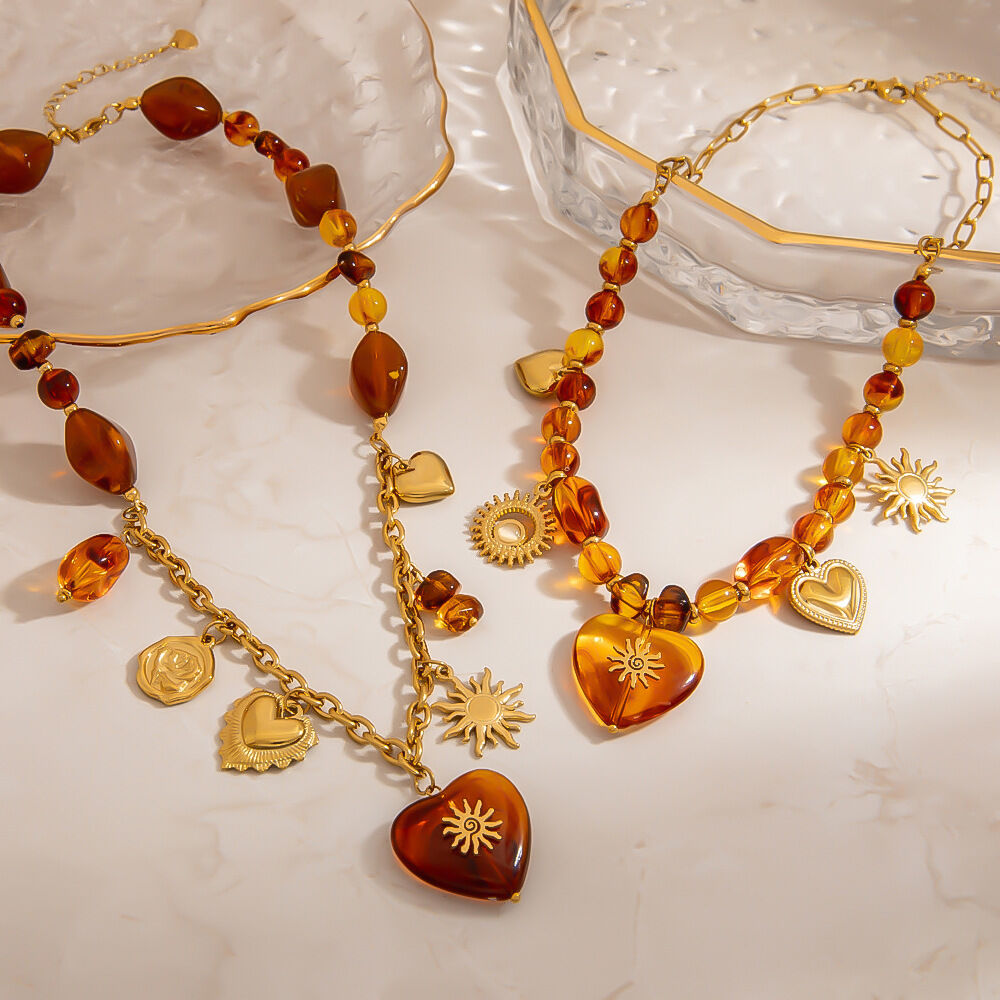 1 Piece With  Amber  Colored Resin Beaded Heart Pendant Women's Beaded Necklaces 2