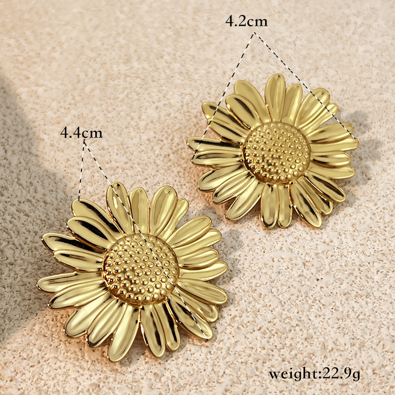 1 Paio Di Orecchini A Bottone Color Oro Impermeabili In Acciaio Inossidabile A Forma Di Fiore Dolce Immagine2