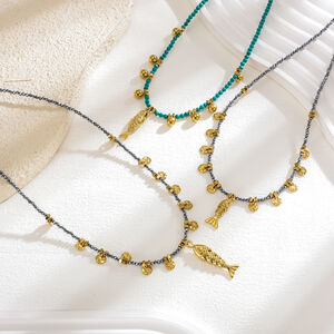 1 pezzo elegante collana di perline da donna in acciaio inossidabile impermeabile color oro con pietra naturale a forma di pesce h5 Immagine3