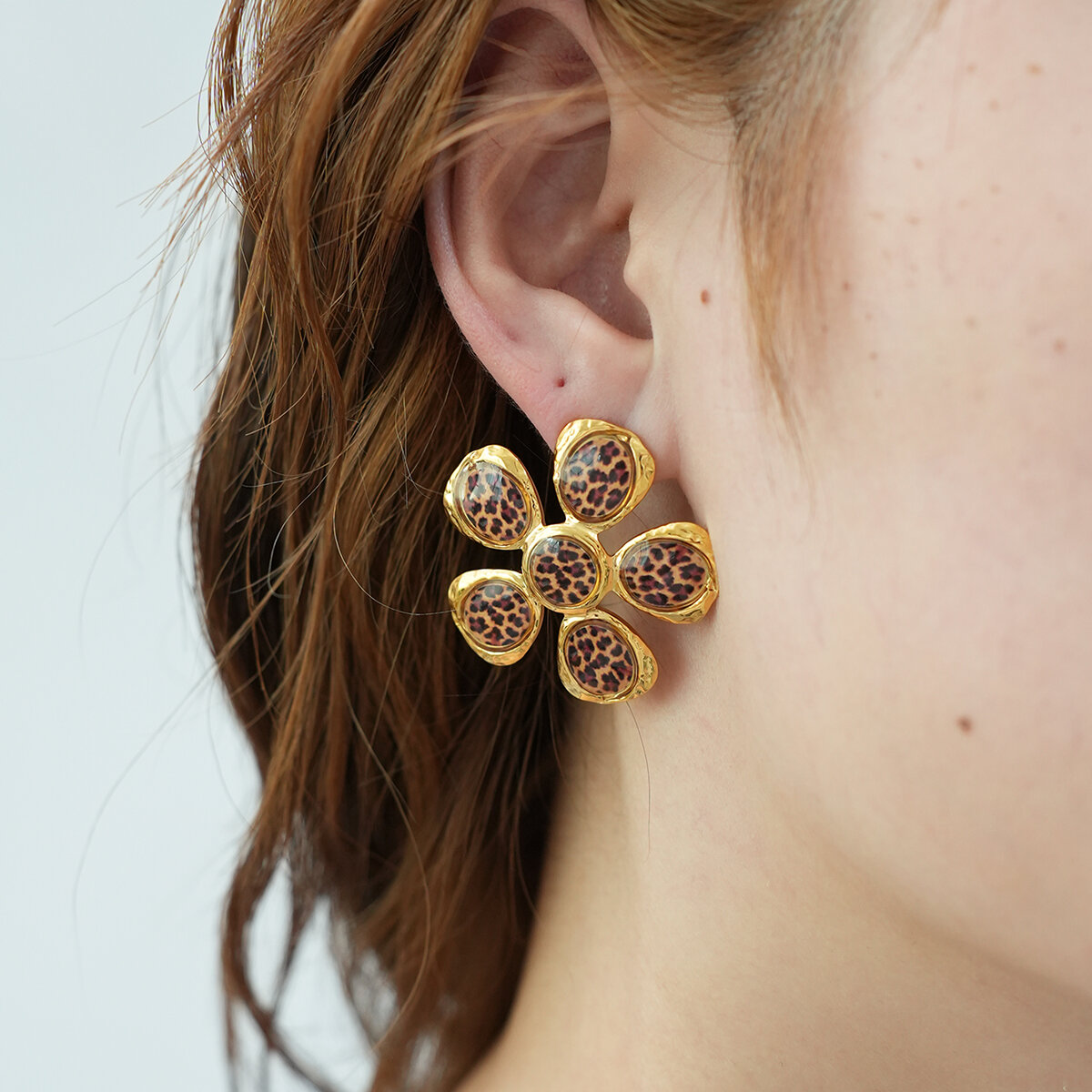 1 Pair Simple Series Natural Flower Stainless Steel Waterproof  Gold Color  Women's Stud Earrings