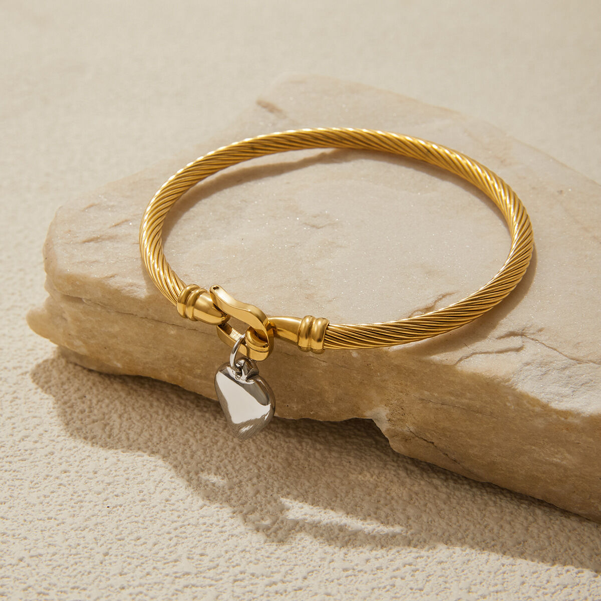 1 Stück schlichter herzförmiger Armreif aus Edelstahl, wasserdicht, gold- und silberfarben, für Damen h5 Bild3