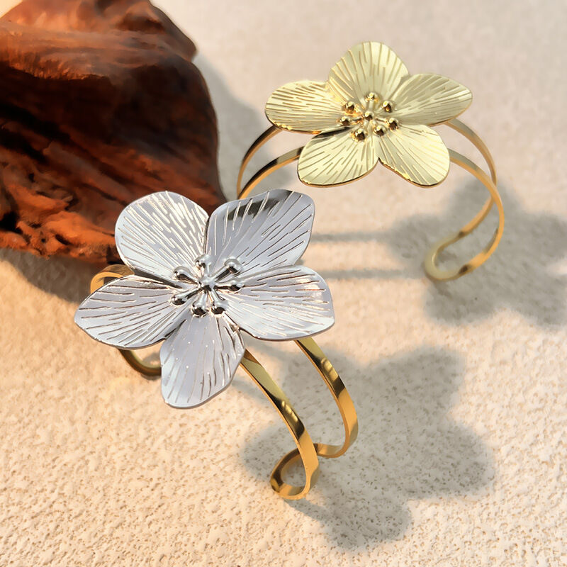 1 Piece Classic Flower Stainless Steel Waterproof Mixed Color Cuff Bracelet 2