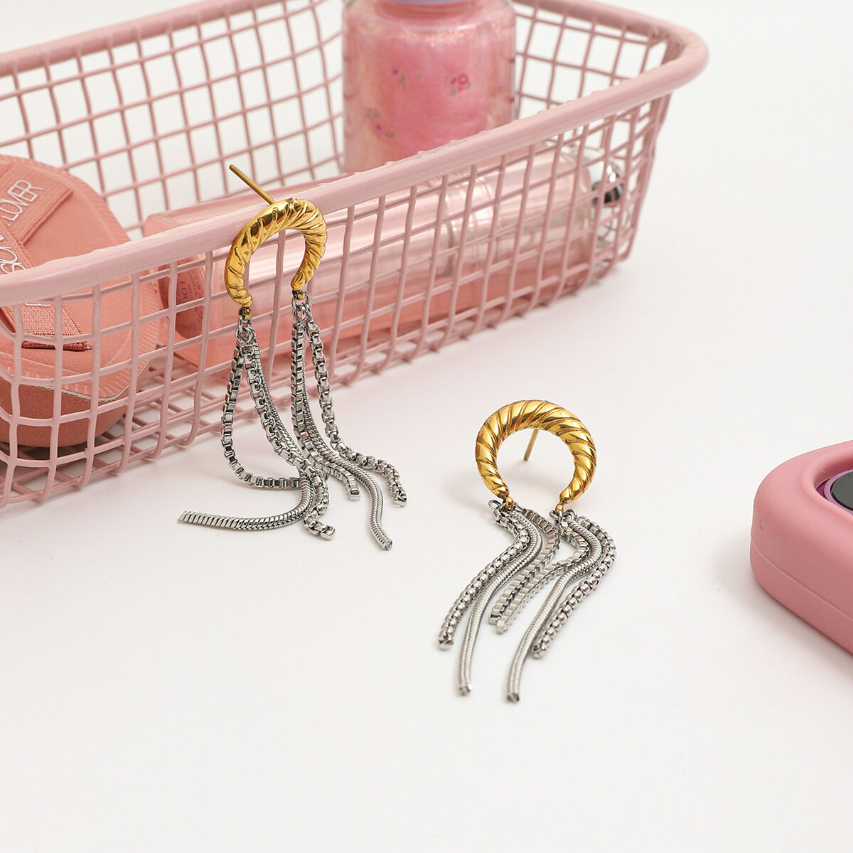 1 paio di orecchini pendenti casual da donna in acciaio inossidabile con nappa e luna, impermeabili, color oro 2