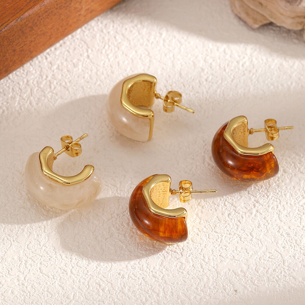 1 par de pendientes circulares de acero inoxidable, resistentes al agua, de acrílico, color dorado, para mujer