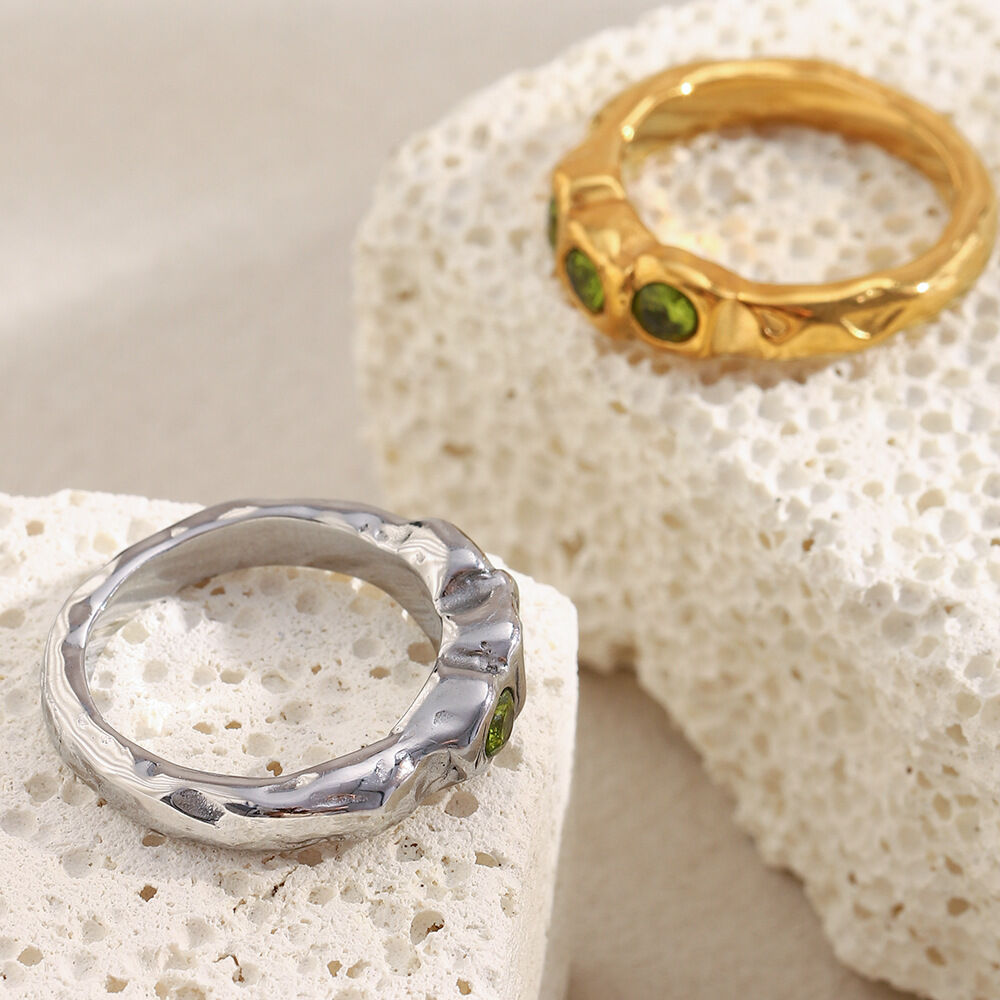 1 eleganter, wasserdichter Damenring aus Edelstahl in Goldfarbe mit Zirkonia Bild5