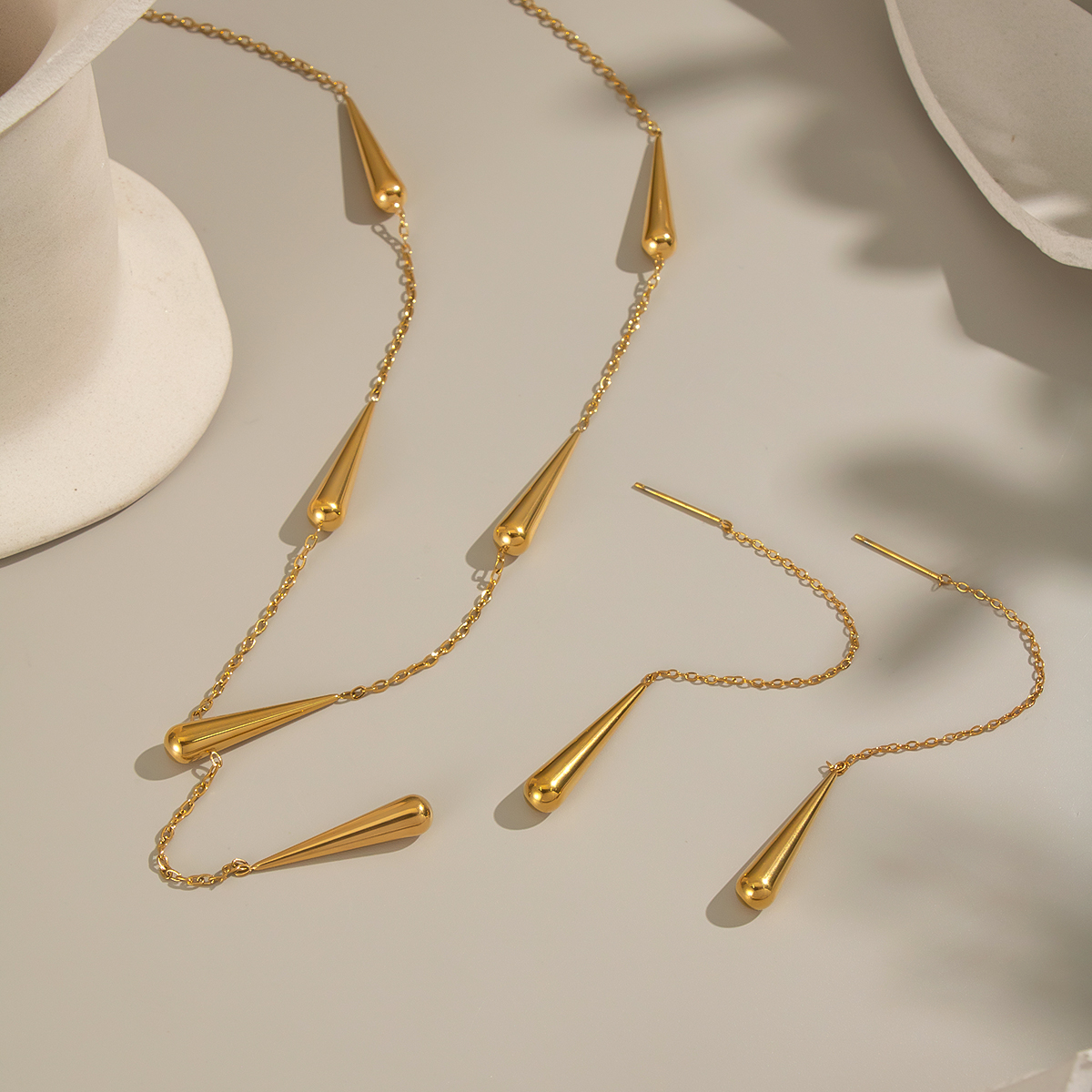 Set di collane color oro impermeabili in acciaio inossidabile a forma di goccia 2