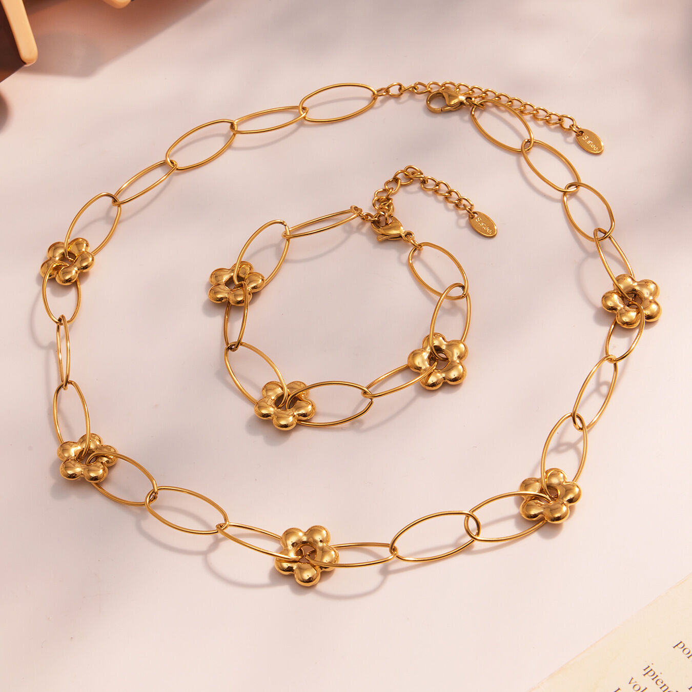 Romantisches Blumen-Schmuckset aus Edelstahl, wasserdicht, goldfarben, für Damen 2