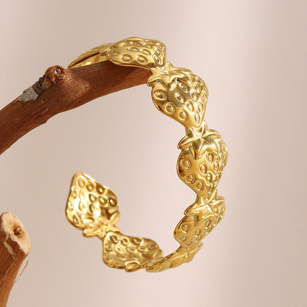 1 pezzo di braccialetti da donna in acciaio inossidabile color oro impermeabile a forma di fragola dolce h5 Immagine2