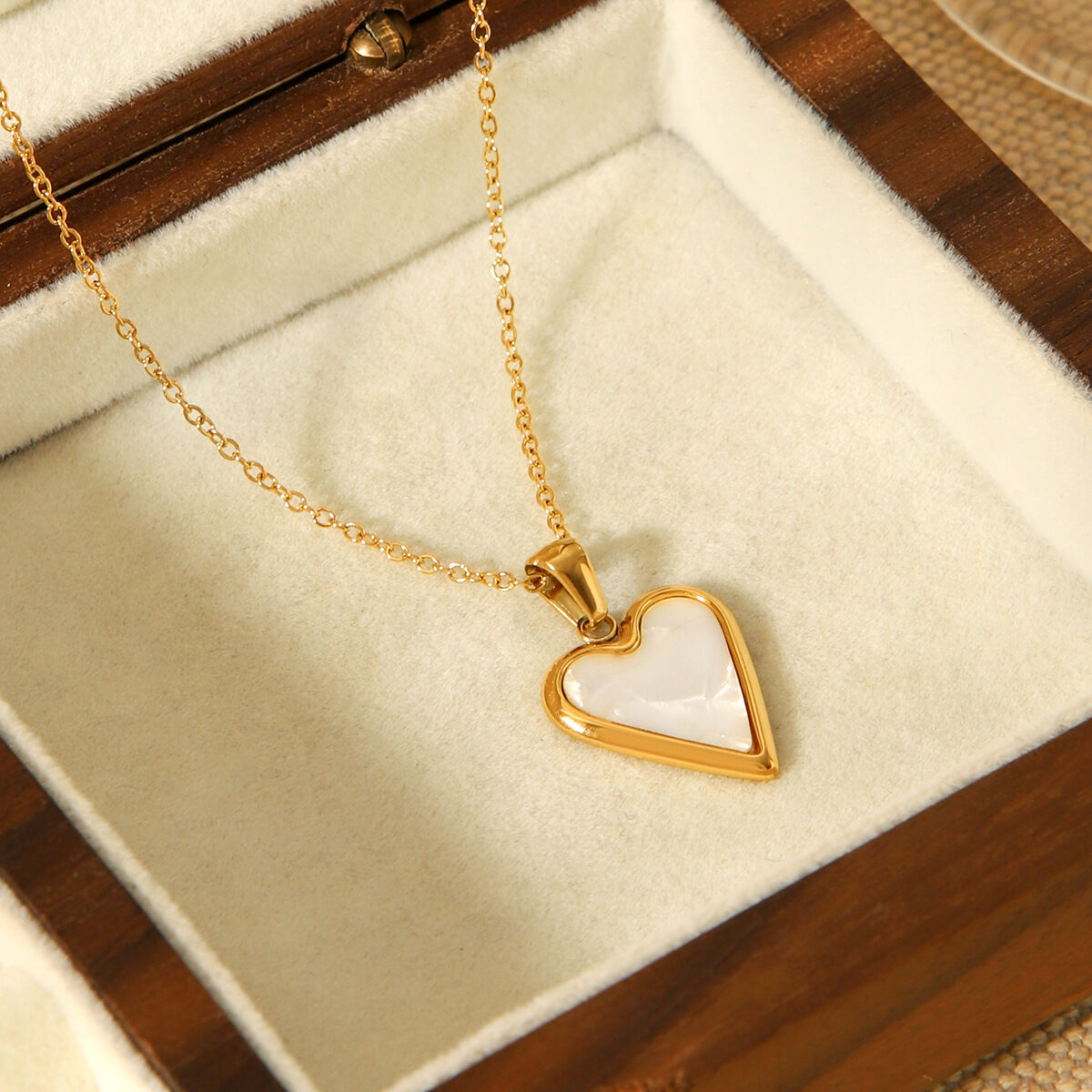 1 Piece Classic Heart Stainless Steel Waterproof Gold Color Shell Women's Pendant Necklaces h5 Picture4