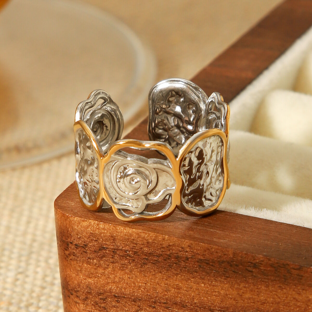 1 Piece Retro Rose Stainless Steel Waterproof MIxed Color Statement Ring 2