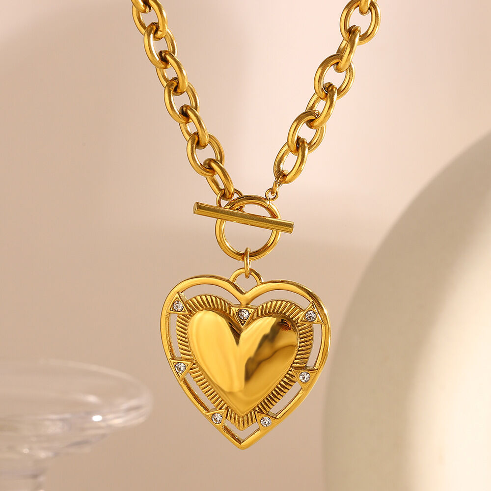 1 pezzo di collana con ciondolo a forma di cuore delicato in acciaio inossidabile impermeabile color oro da donna 2