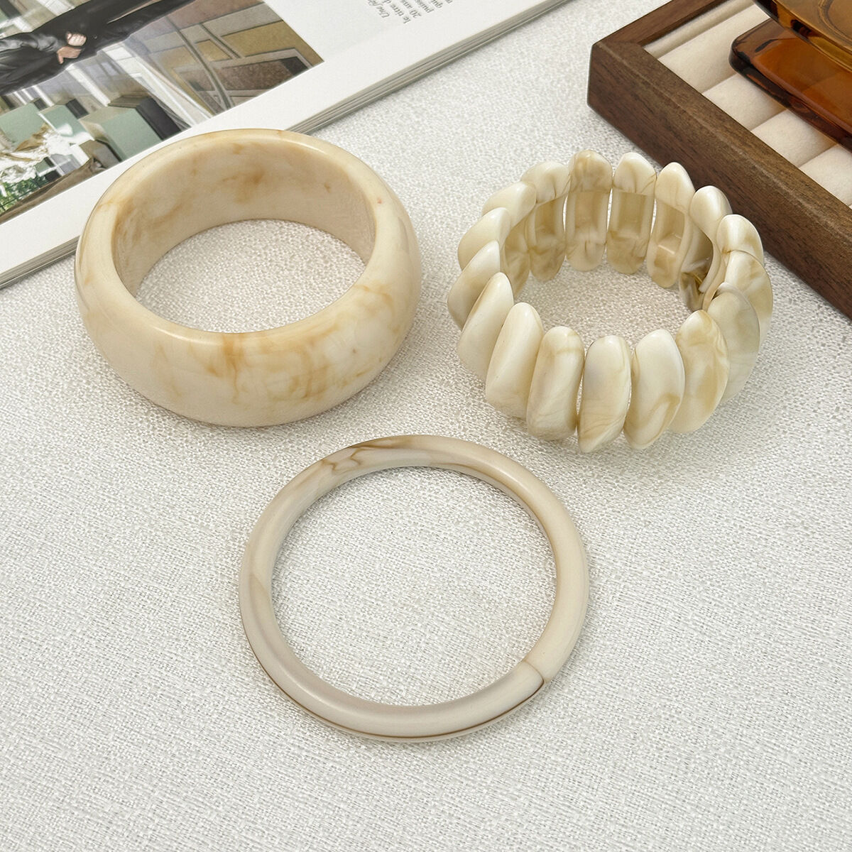 1 Piece Retro Irregular Shape Resin Bangle Picture5