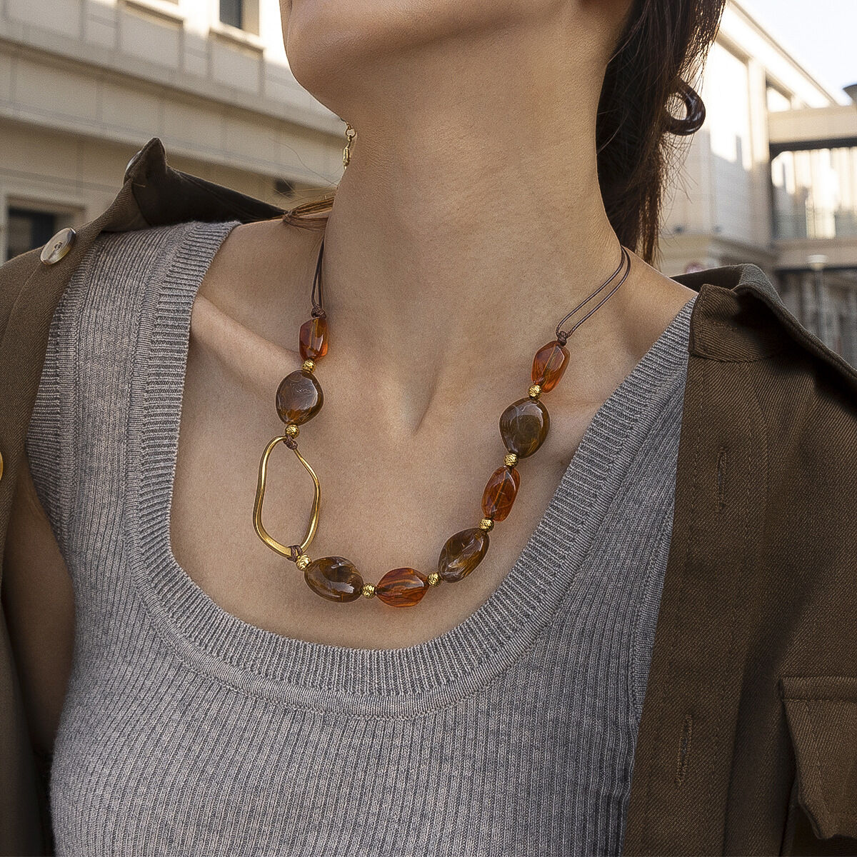 Collier de perles en acrylique de forme irrégulière, 1 pièce