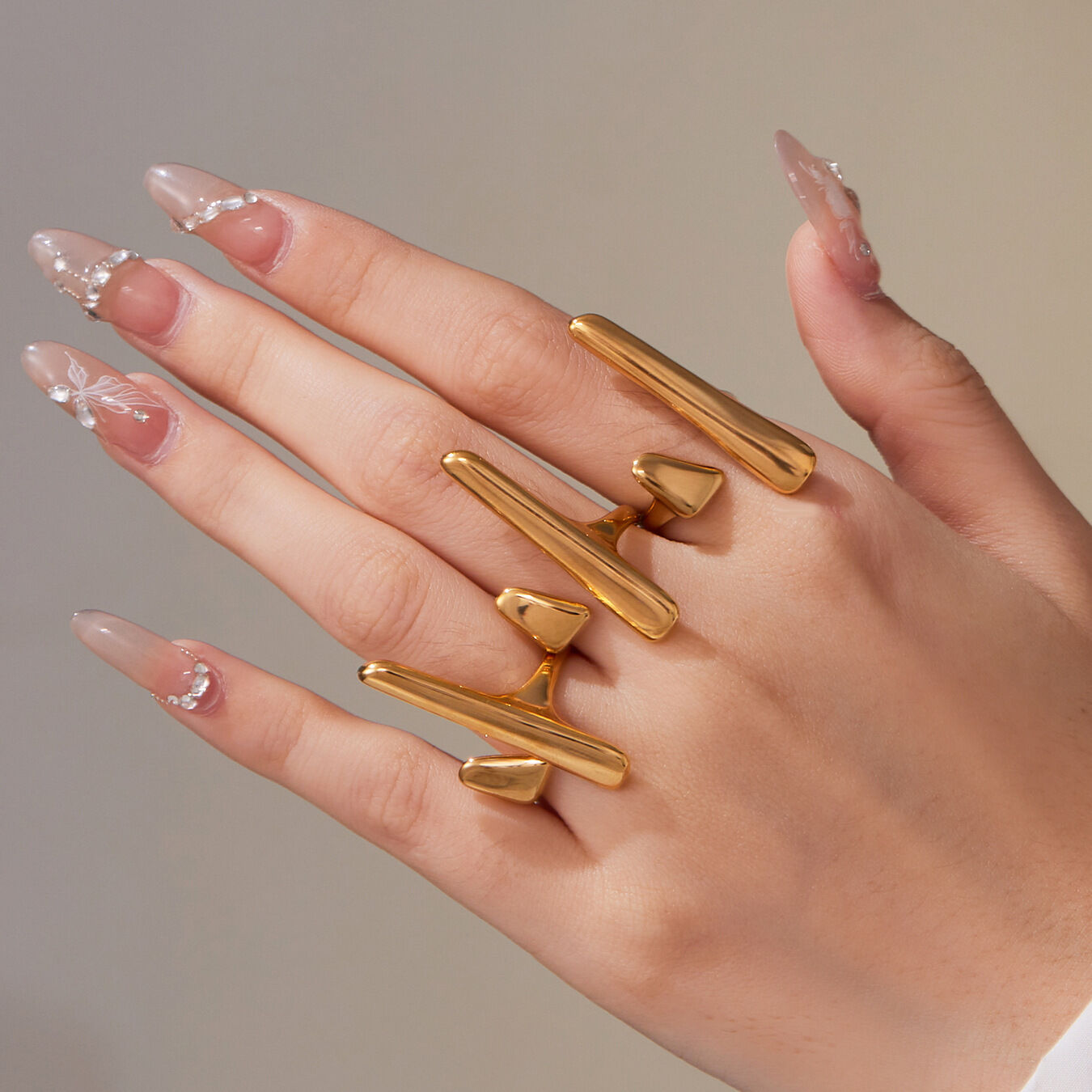 1 Stück moderner, unregelmäßig geformter Statement-Ring aus wasserfestem Edelstahl in Goldfarbe Bild6