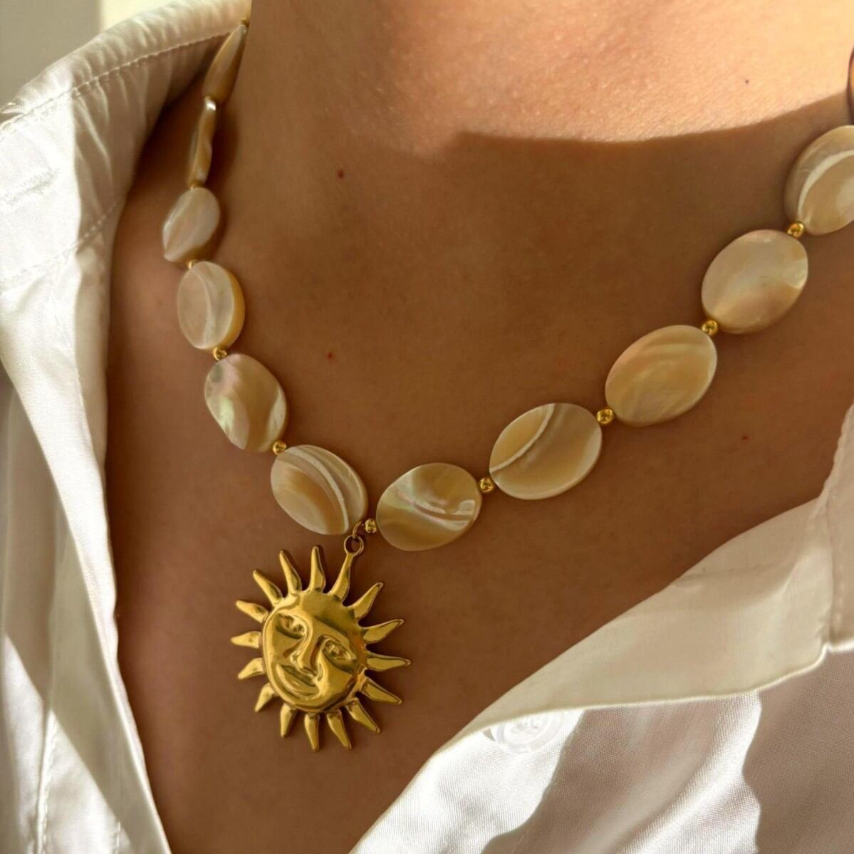 1 Collar De Cuentas De Conchas Color Dorado Sol 2