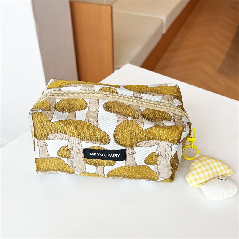 1 Piece Classic Creatively Designed Cute Mushroom Women's Makeup Bags