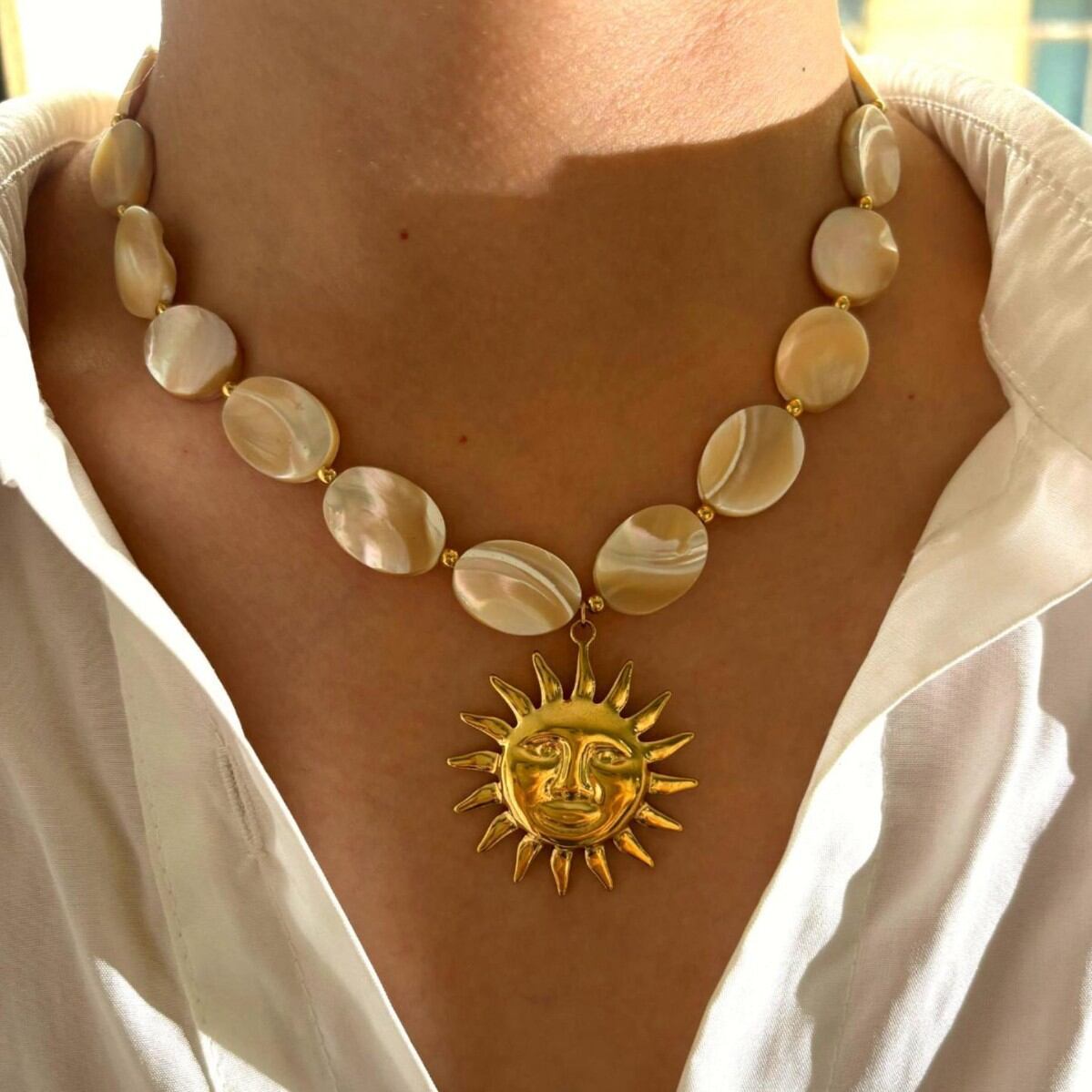 1 Collar De Cuentas De Conchas Color Dorado Sol