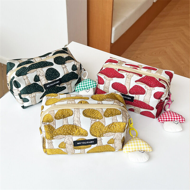 1 Piece Classic Creatively Designed Cute Mushroom Women's Makeup Bags