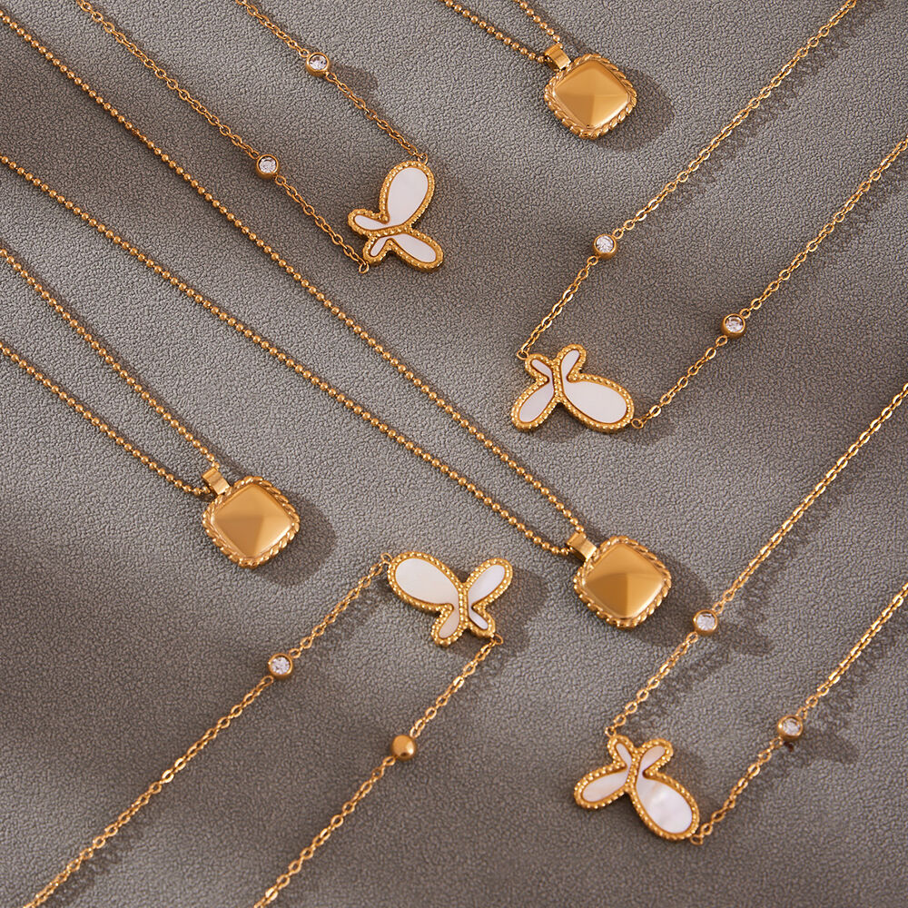1 Stück elegante Schmetterlings-Halskette aus wasserdichtem Edelstahl in Goldfarbe mit Muschelanhänger für Damen h5Bild5