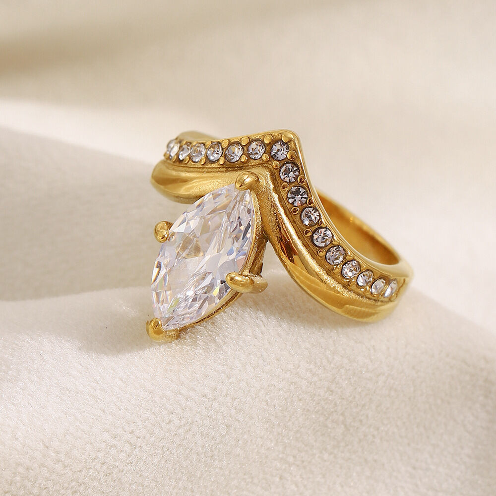 Anillo de acero inoxidable con circonitas cúbicas de lujo para mujer, forma irregular, resistente al agua, 1 pieza Imagen2