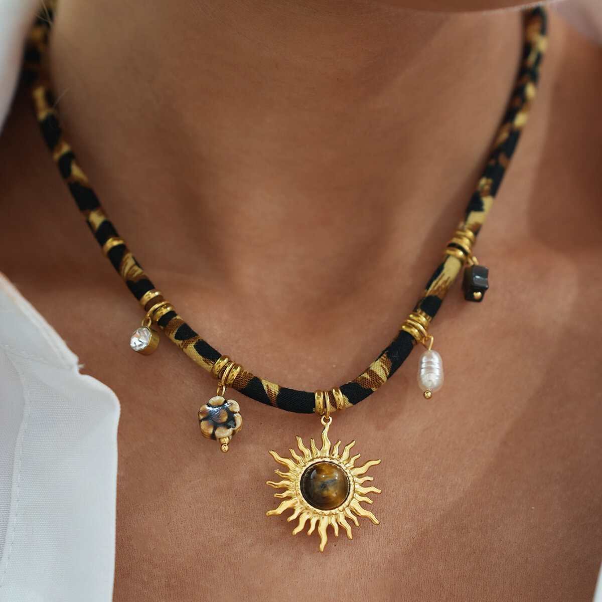 1 Piece Retro Sun Leopard Print Stainless Steel Waterproof   Gold Color  Women's Pendant Necklaces Picture6