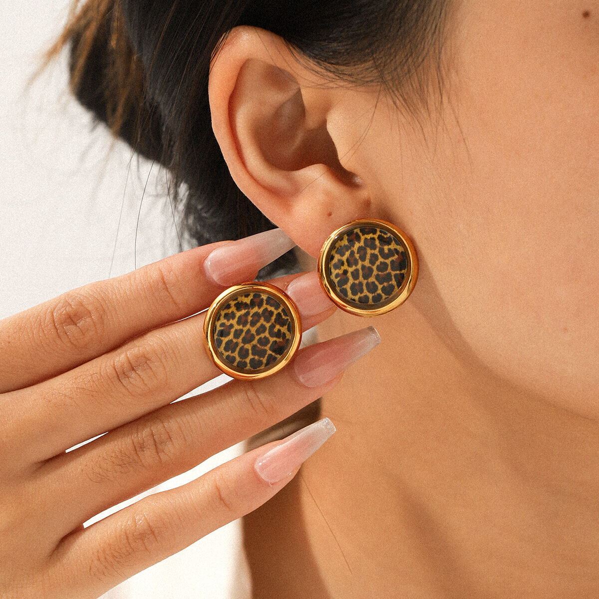 Boucles d'oreilles puces en acier inoxydable doré, motif léopard, étanches, couleur or 2