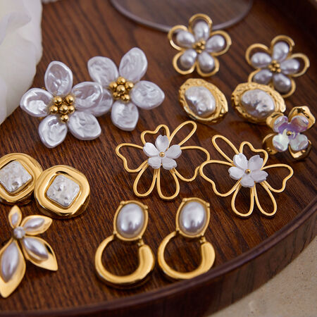 1 Pair Elegant Flower Stainless Steel Waterproof Gold Color Shell Women's Stud Earrings