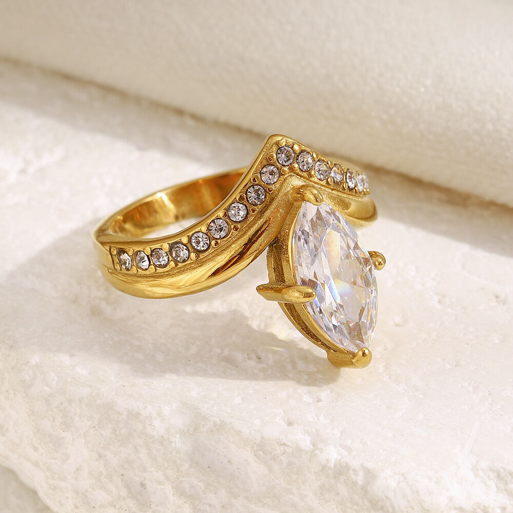 1 Stück Luxus-Damenring aus Edelstahl mit unregelmäßiger Kronenform, wasserdicht, mit Zirkonia-Edelstein