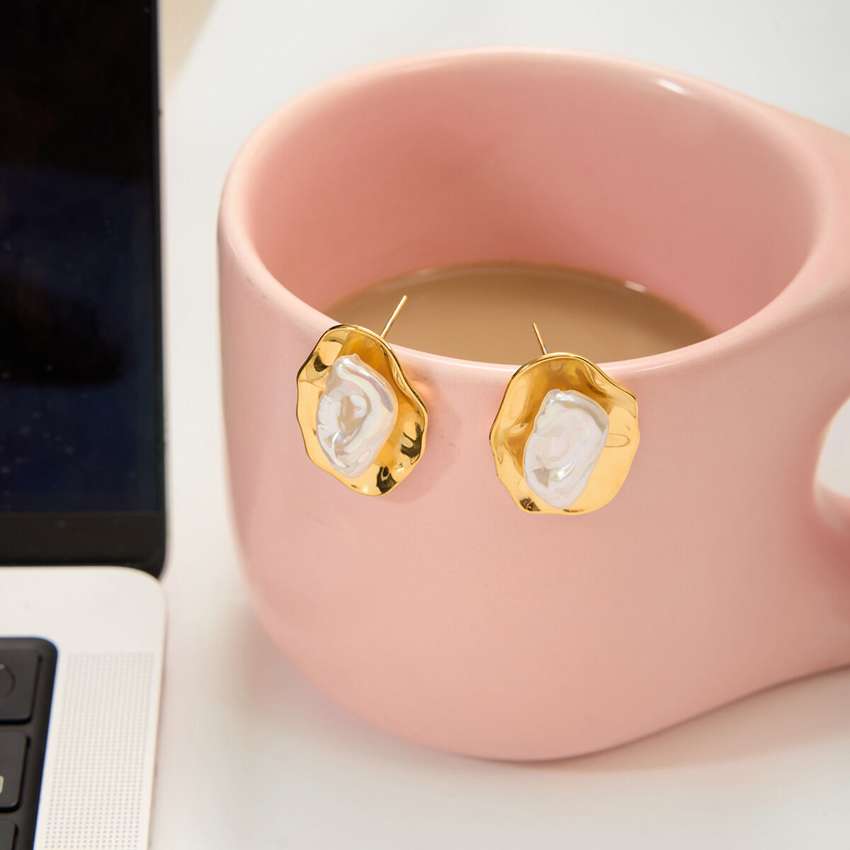 1 Paar elegante, unregelmäßig geformte, wasserdichte Ohrstecker aus Edelstahl in Goldfarbe für Damen h5 Bild6