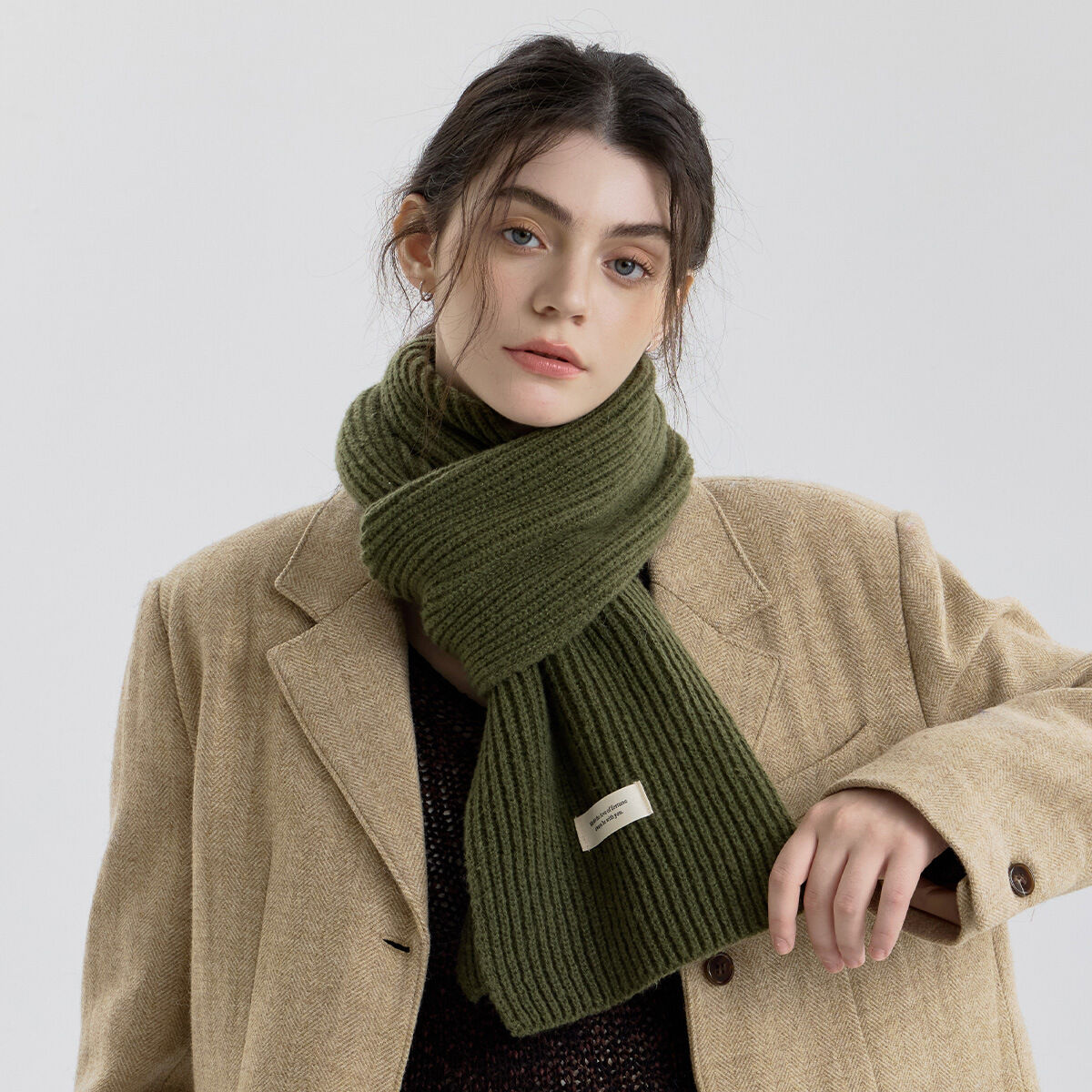 1 Stück moderne gestreifte Polyester-Winterschals für Damen 2