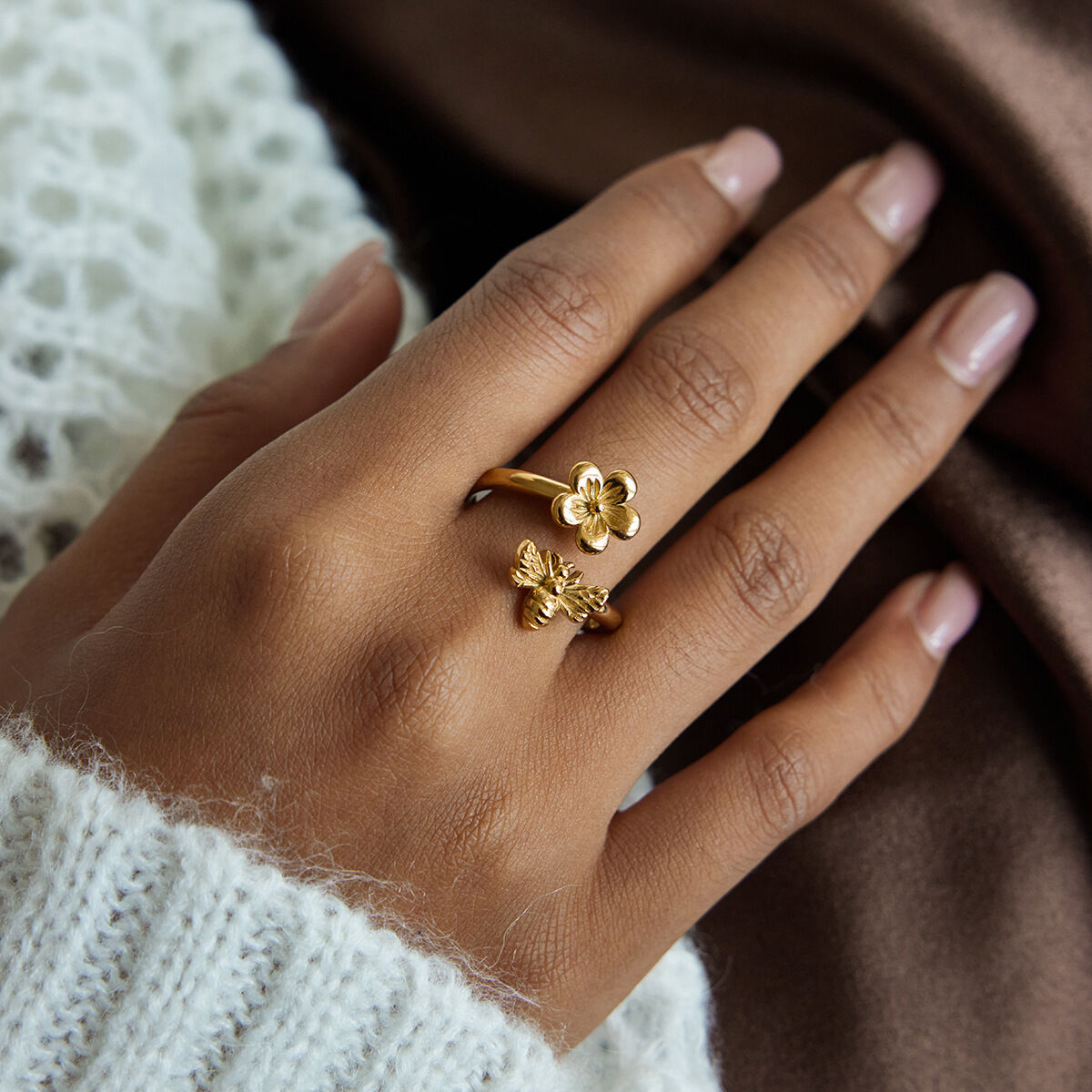 1 Stück Statement-Ring aus Edelstahl mit natürlichem Blumen- und Bienenmotiv, wasserfest, goldfarben h5 Bild4