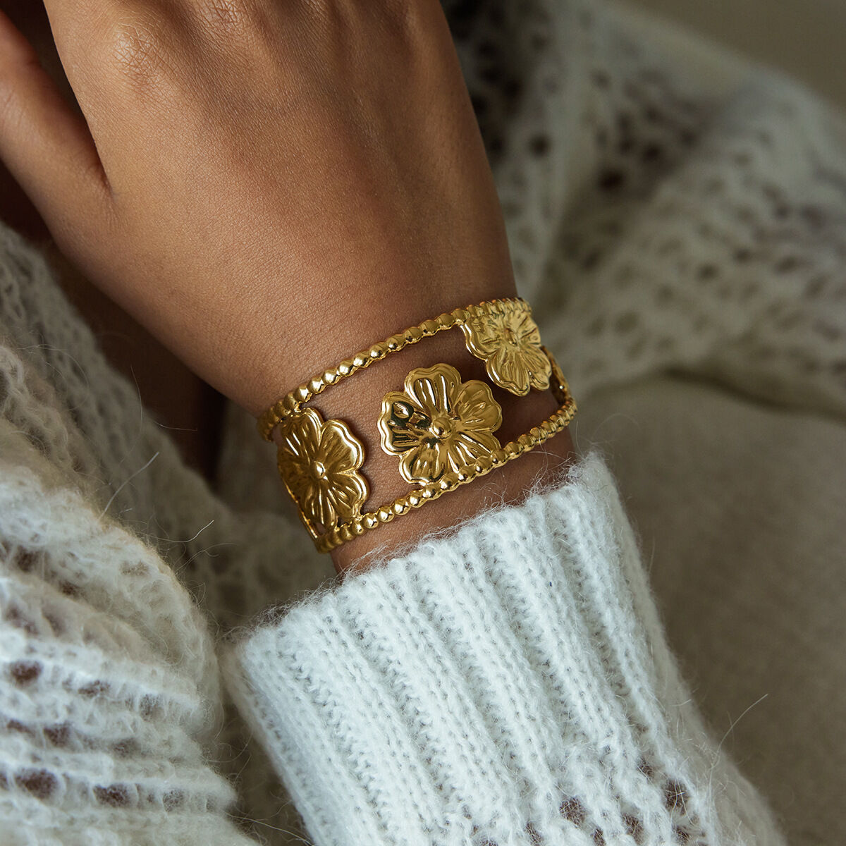 1 Piece Shinning Dove Stainless Steel Waterproof Gold Color Women's Cuff Bracelets 2