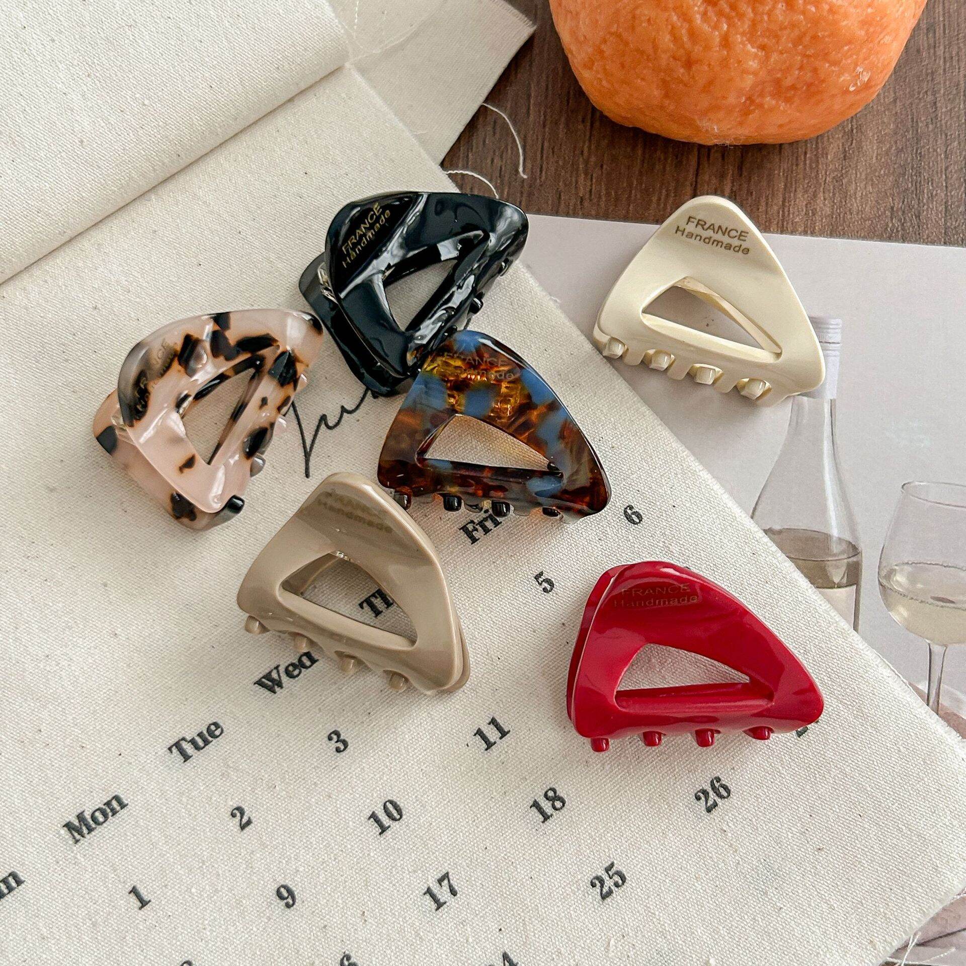 Simple Series Retro Triangle Gradient Color Acetate Women's Hair Claws Picture2