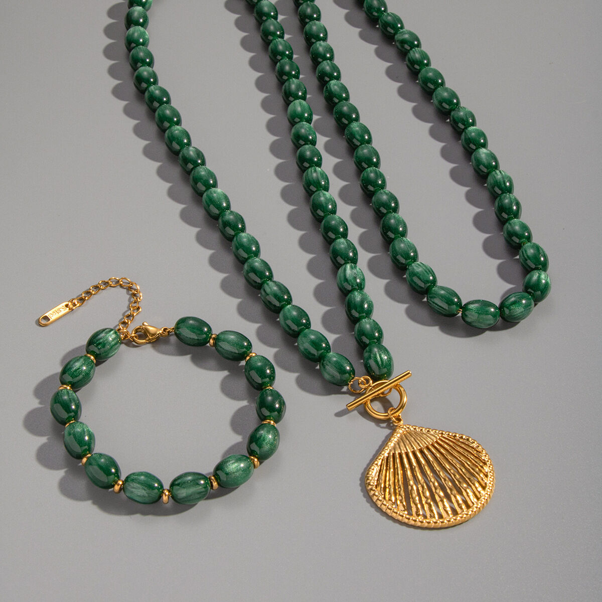 Irregular Shape Resin Beads Shell Pendant Necklace Set