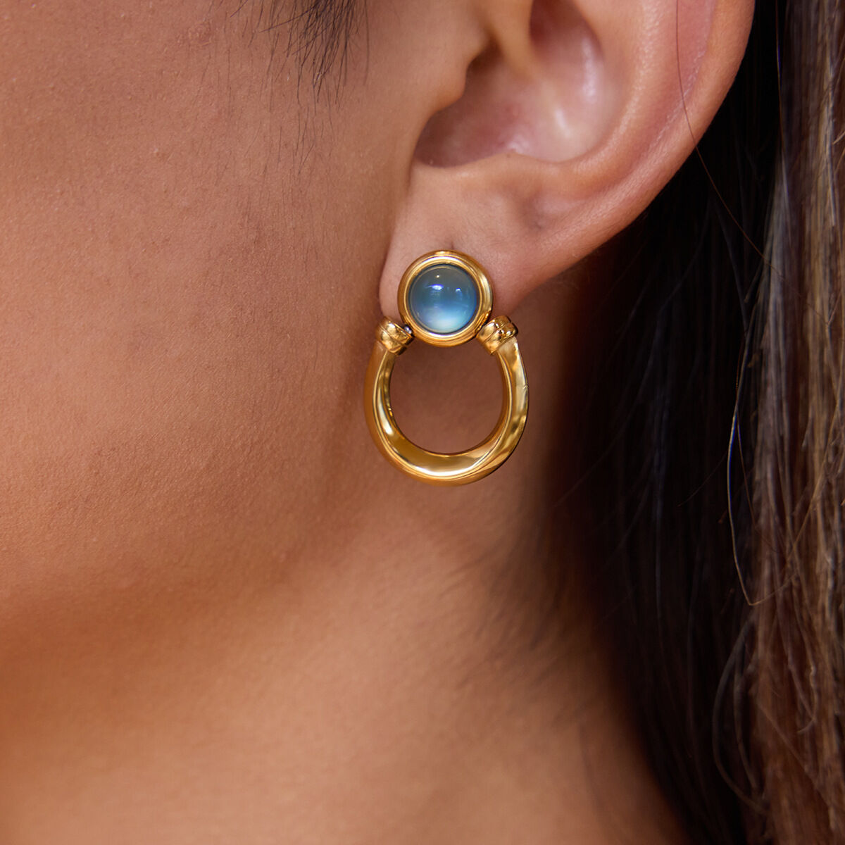 1 Paar elegante blaue Harz-Ohrstecker aus Edelstahl, wasserfest, goldfarben, für Damen Bild4