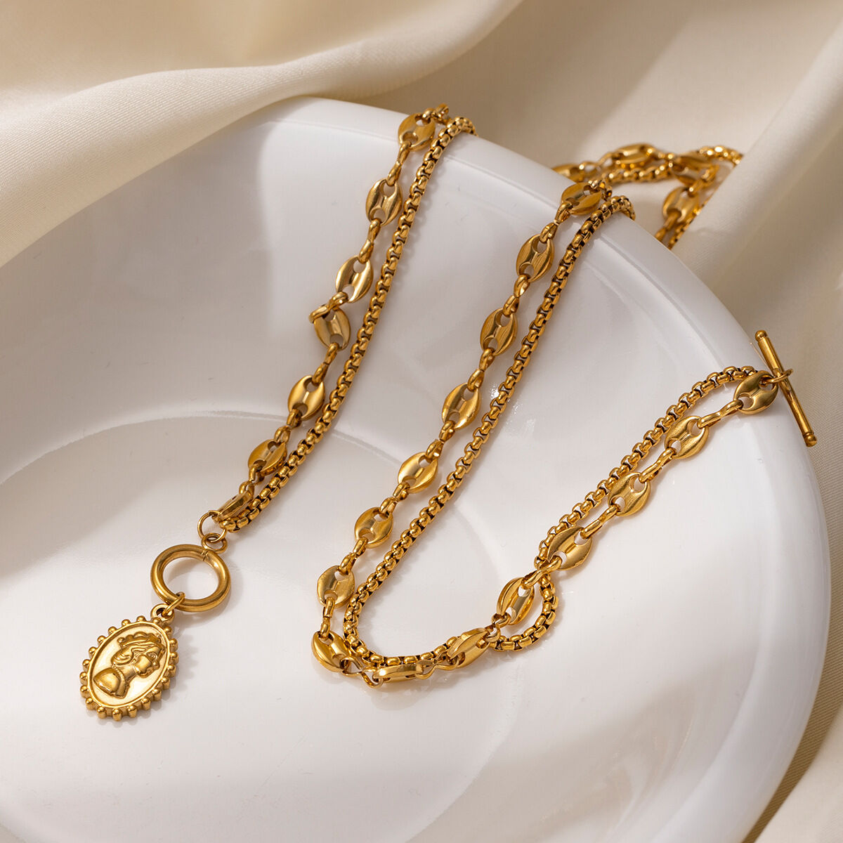 Collana a strati color oro impermeabile in acciaio inossidabile da 1 pezzo Immagine2