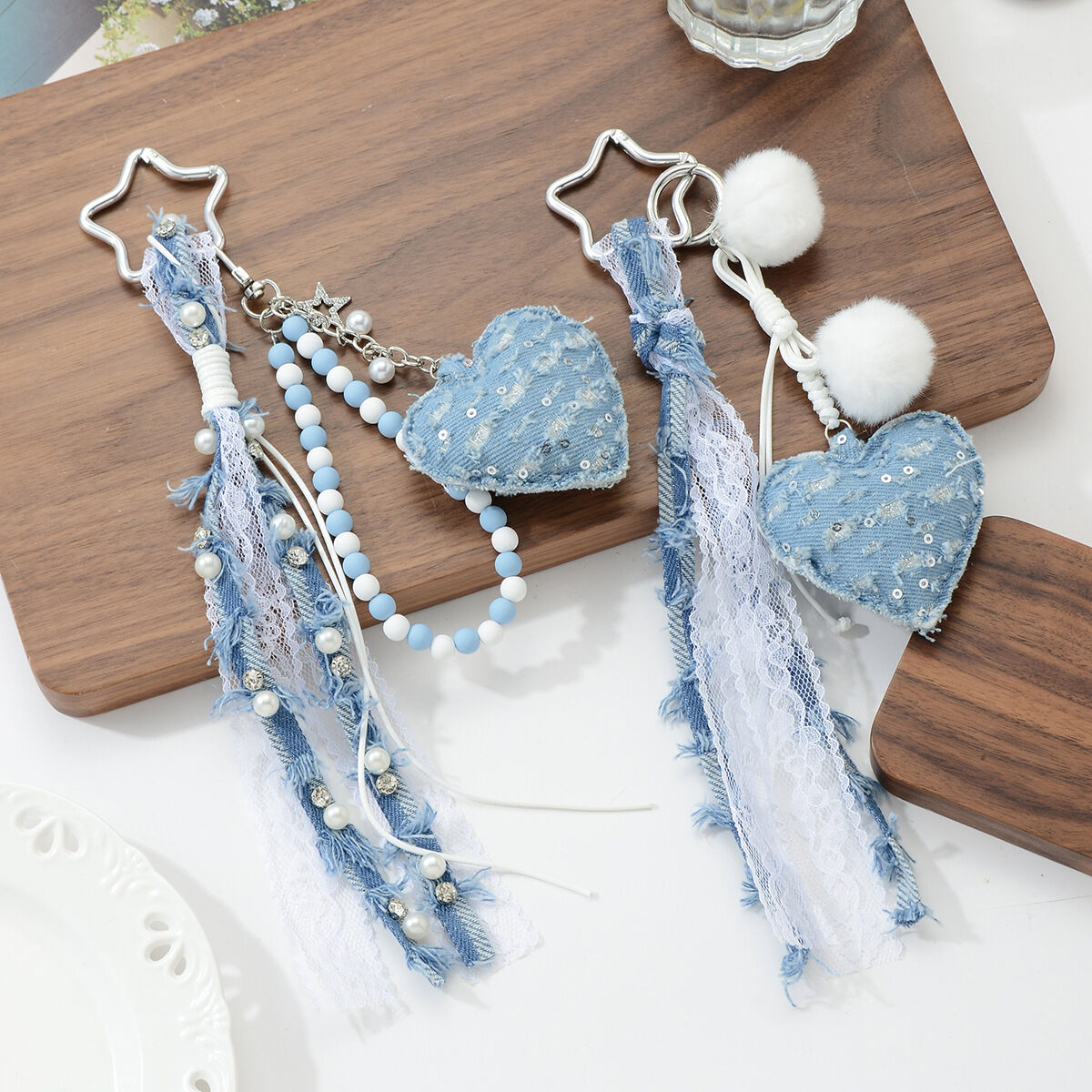 1 pièce de breloque de sac en jean en forme de cœur avec boule en peluche