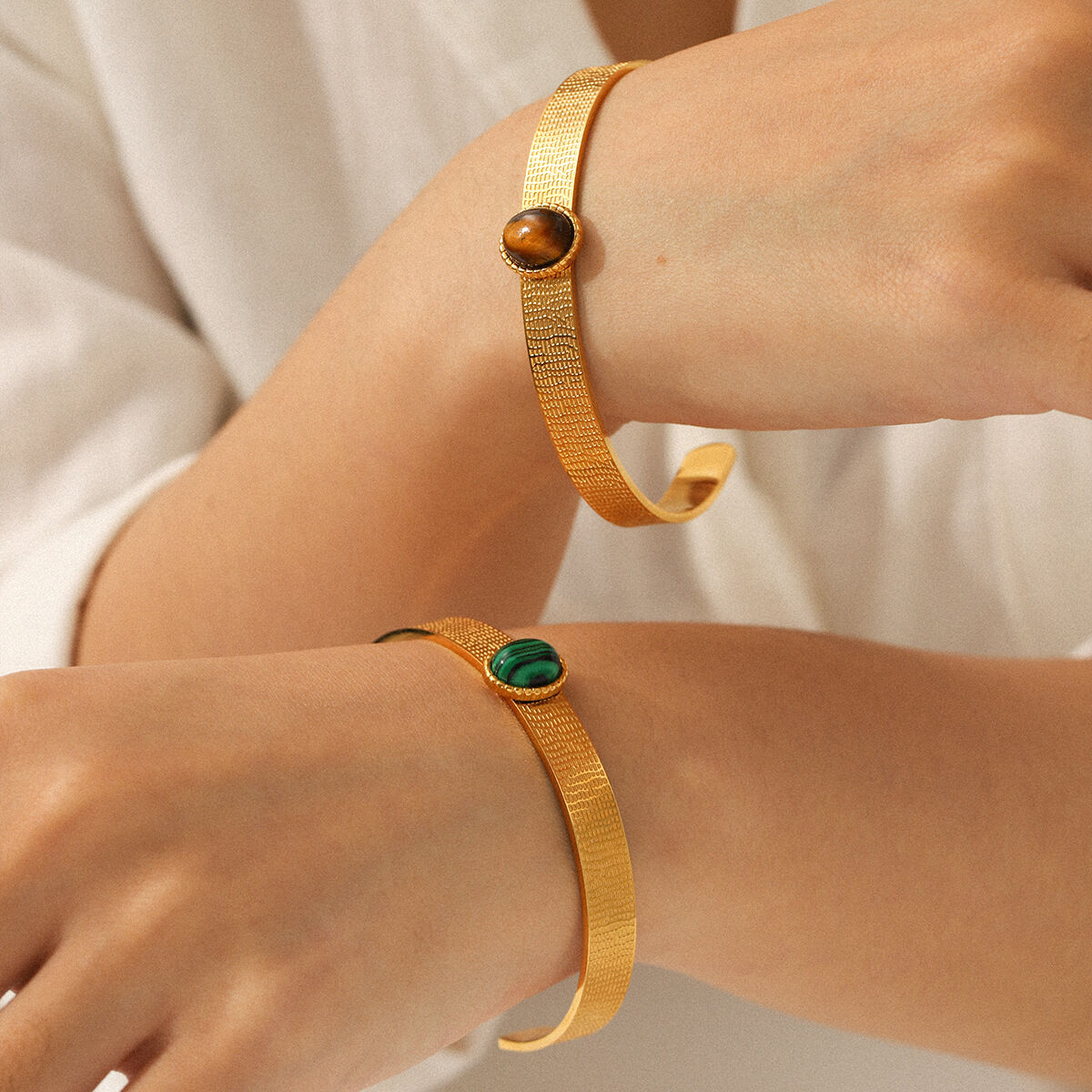 1 Stück luxuriöse, unregelmäßig geformte, wasserdichte Armreifen aus Edelstahl in Goldfarbe für Damen h5 Bild3