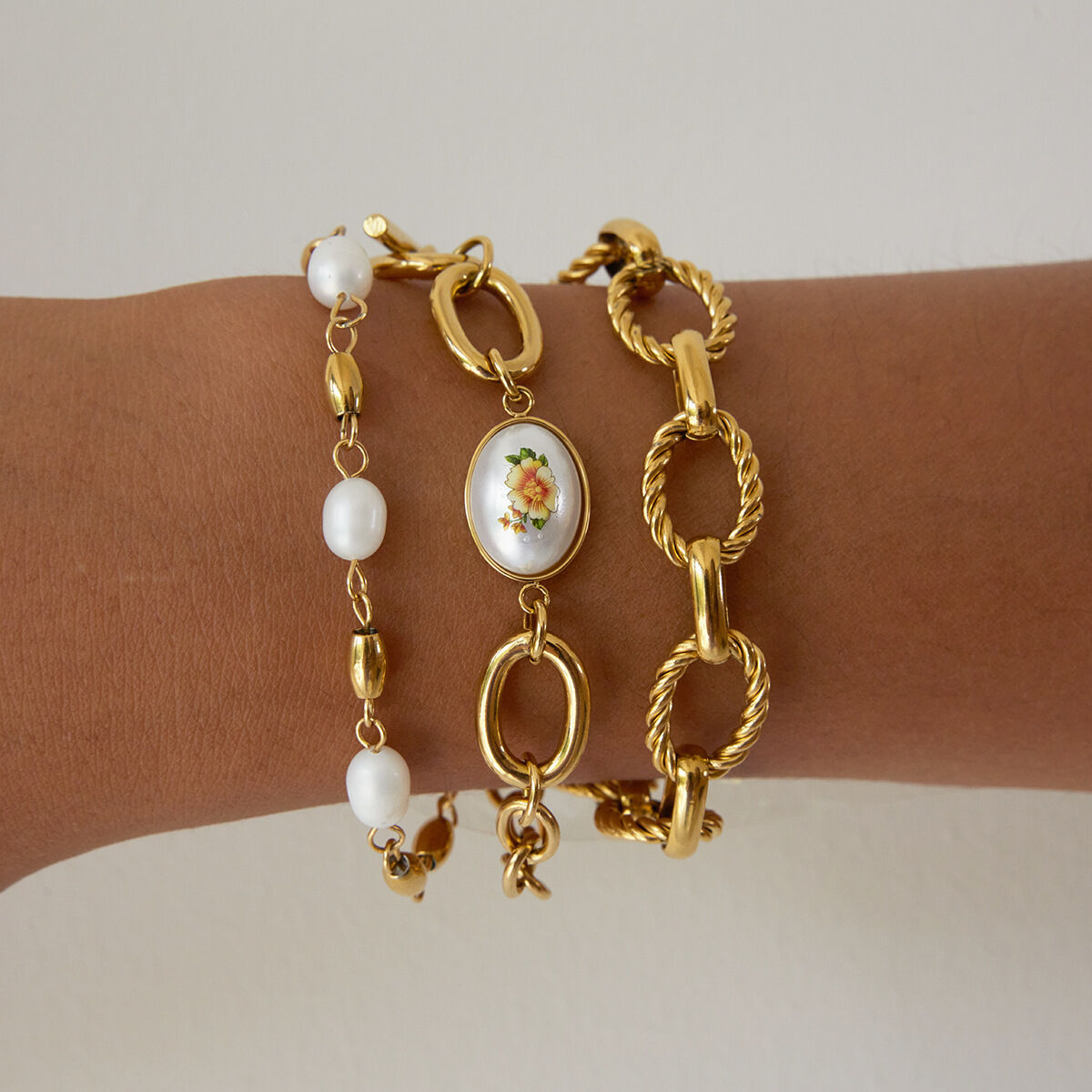 1 Piece Retro Flower Stainless Steel Waterproof Gold Color Women's Chain Bracelets Picture3