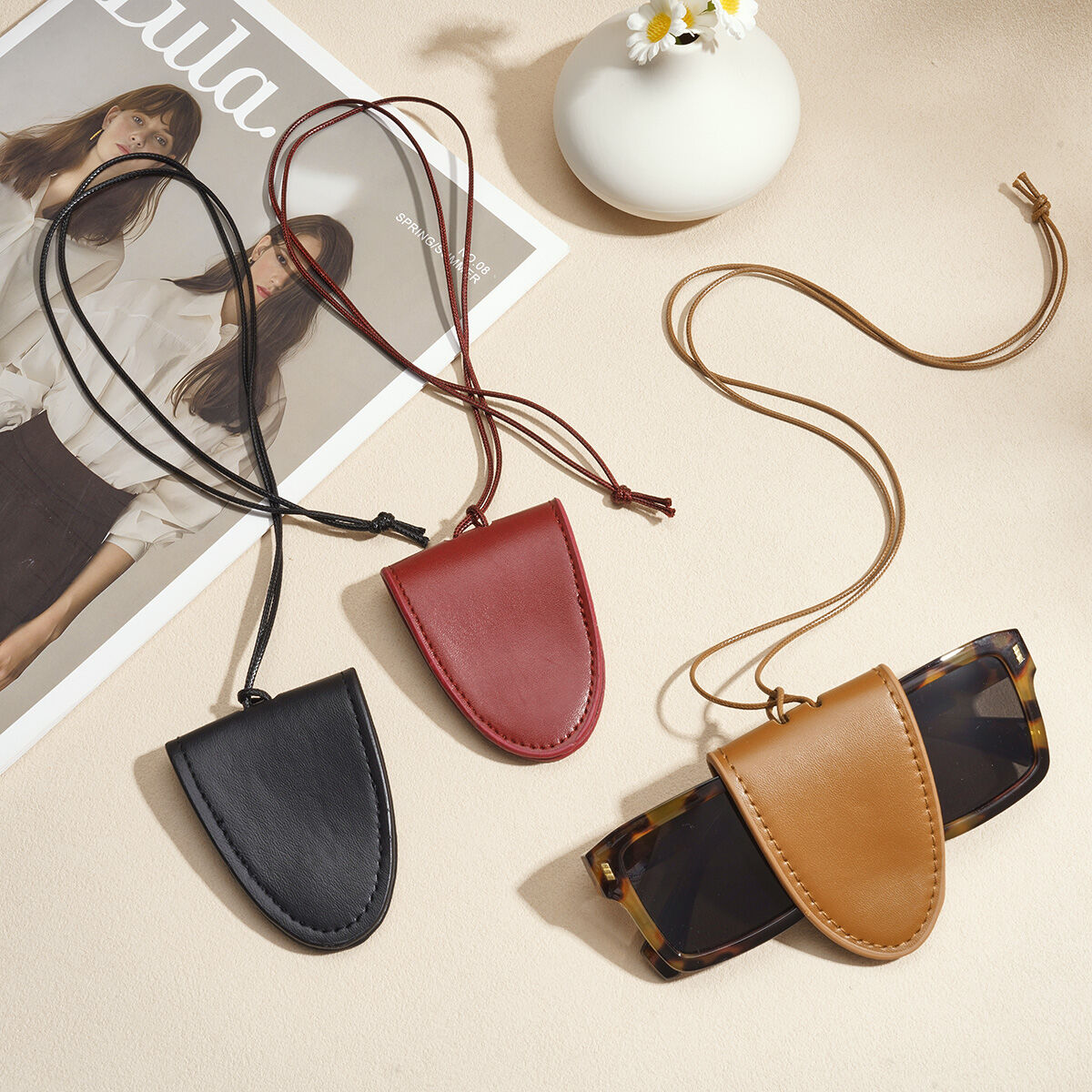 1 Piece Solid Color Magnetic Leather Glasses Clip Necklace