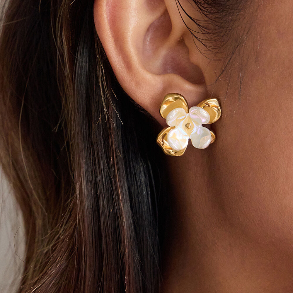 1 Paar klassische, wasserfeste Damen-Ohrstecker aus Edelstahl mit Blumenmuster in Goldfarbe