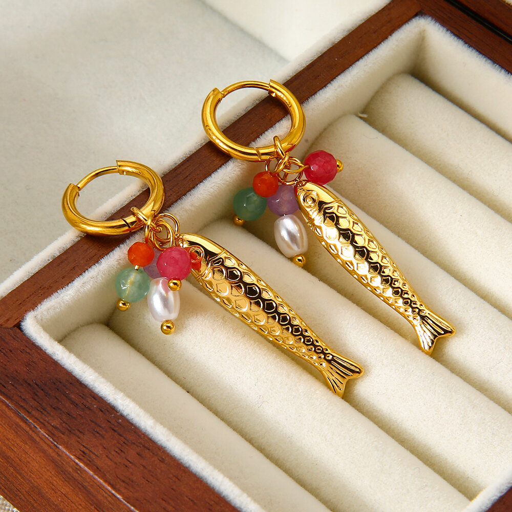 1 paio di orecchini pendenti da donna in acciaio inossidabile color oro con perle artificiali a forma di pesce retrò h5 Immagine5