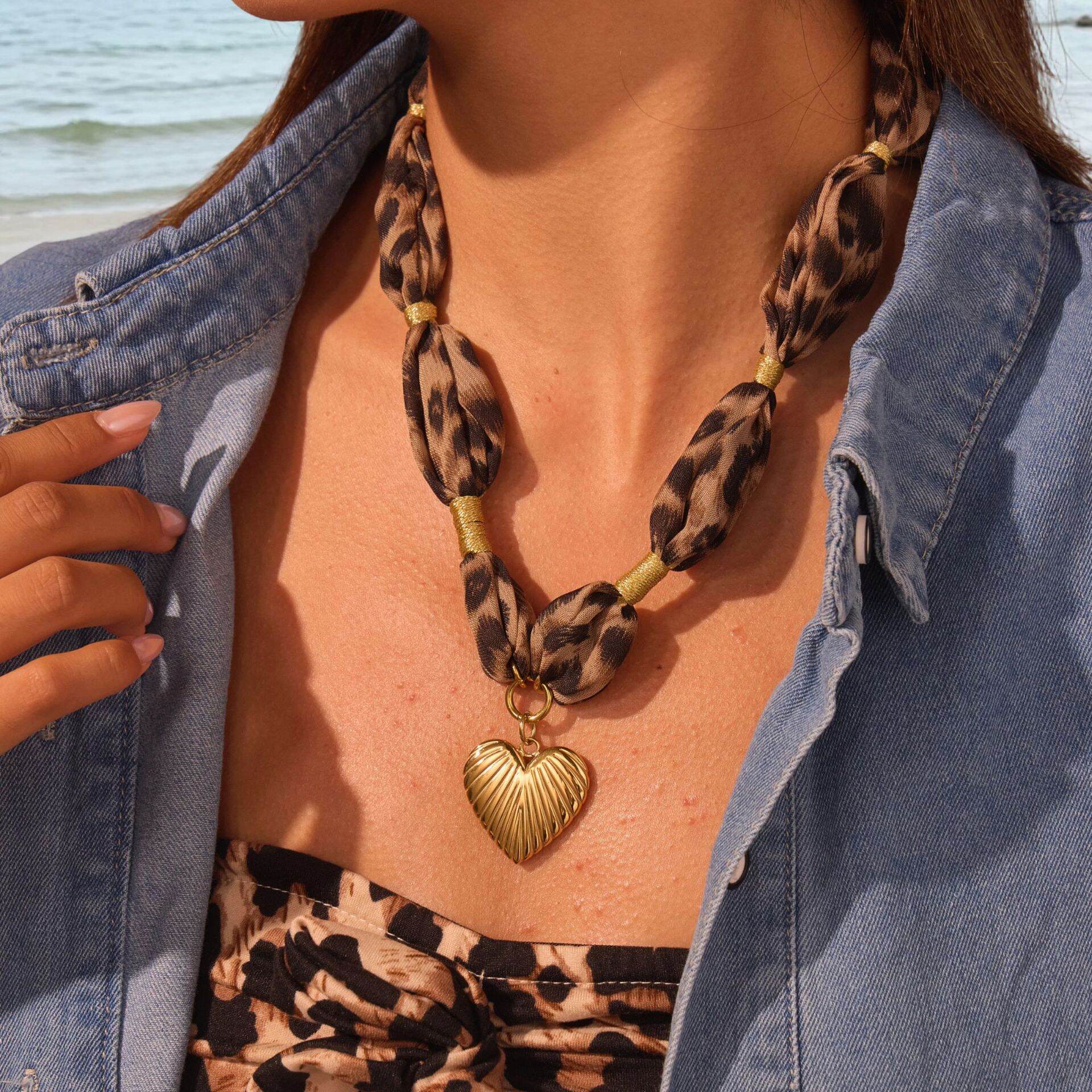 1 Piece Heart Leopard Print Stainless Steel Waterproof  Gold Color Women's Pendant Necklaces