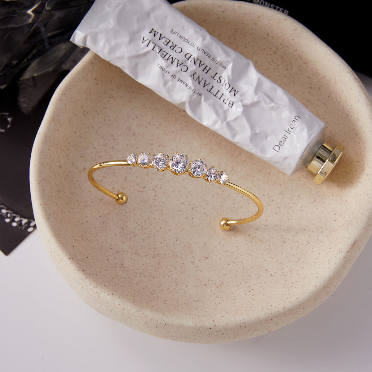1 Stück luxuriöser runder Armreif aus wasserdichtem Edelstahl in Goldfarbe mit Zirkonia für Damen Bild5